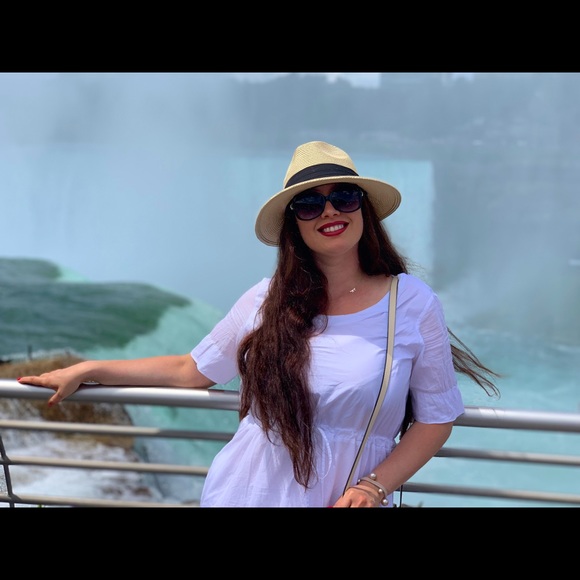 Meet your Posher, Liana - Picture 1 of 1